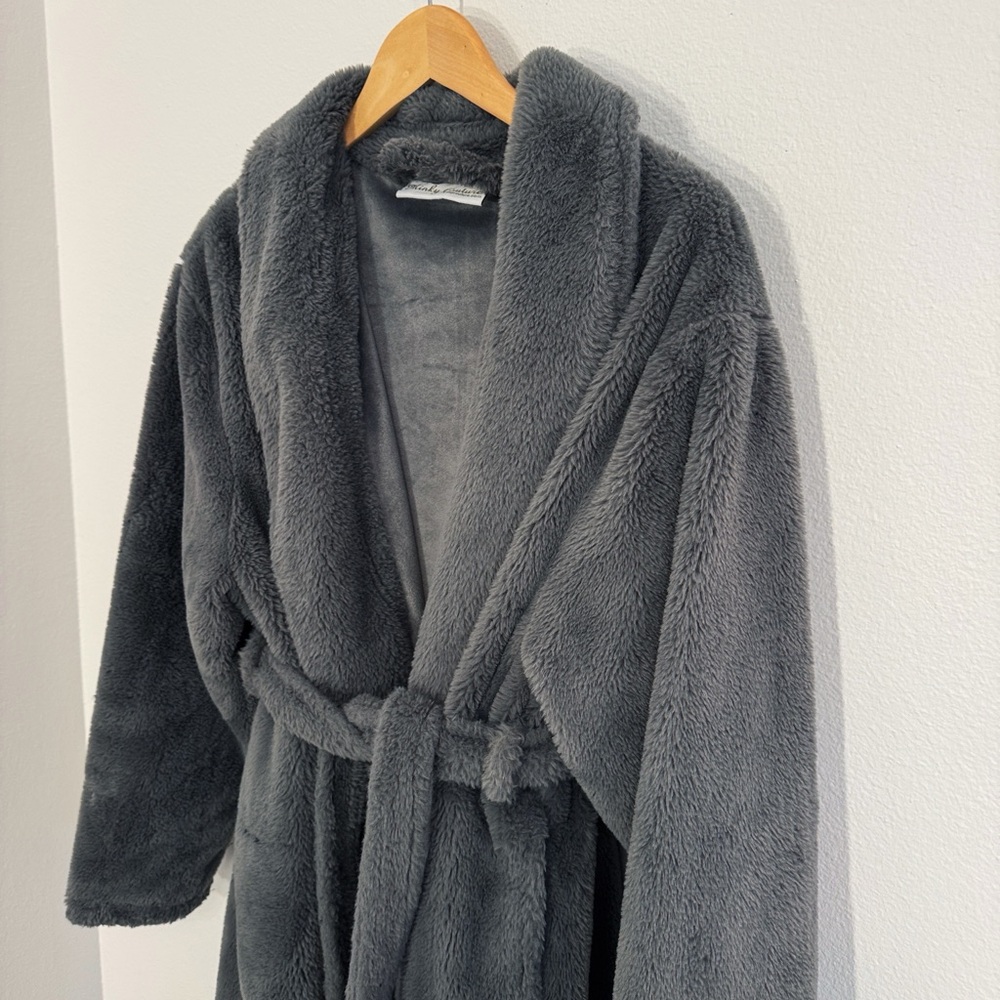 MINKY COUTURE Plush Gray Robe With Soft Lining Size Small EUC - Picture 2 of 6
